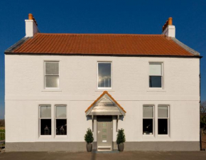 19th Century Luxury Lodge with Hot-Tub